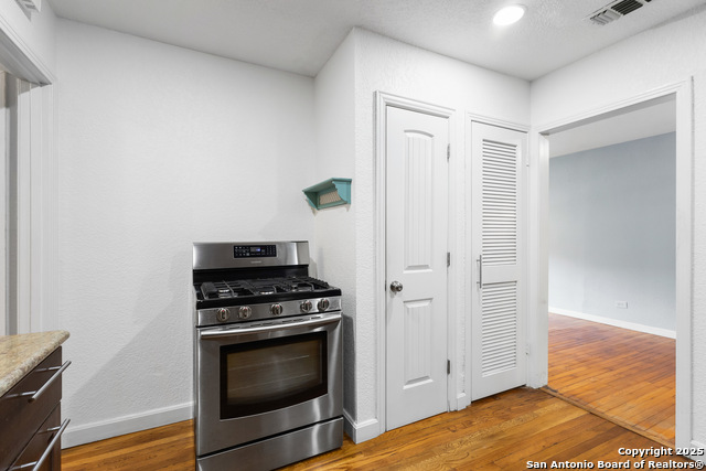 Image 9 of 38 For 237 Wellesley Blvd.