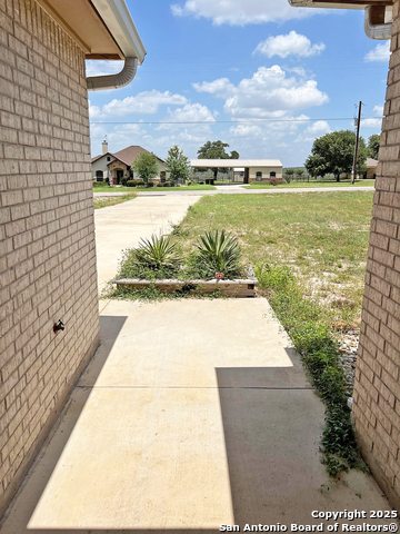 Image 5 of 44 For 168 Great Oaks Blvd