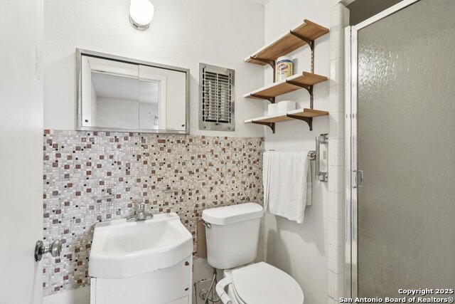 Image 14 of 28 For 5547 Middlefield Dr