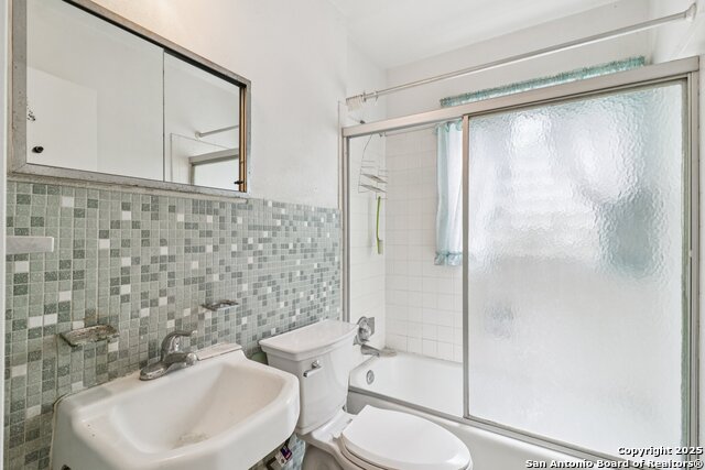 Image 19 of 28 For 5547 Middlefield Dr