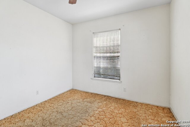 Image 22 of 28 For 5547 Middlefield Dr