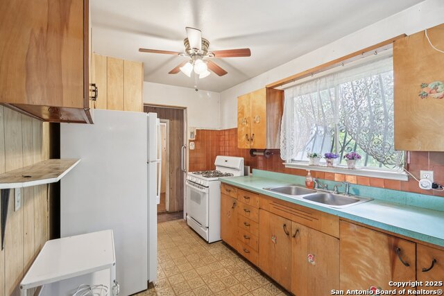 Image 5 of 28 For 5547 Middlefield Dr