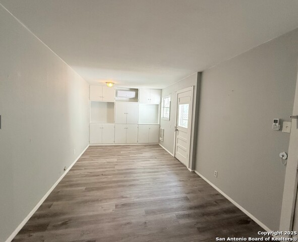 Listing photo id 1 for 331 Rosewood Ave E Apart