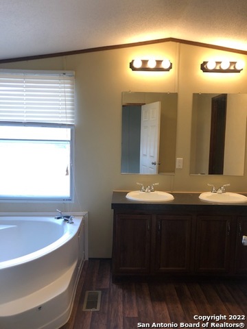 Listing photo id 11 for 1914 14th 10
