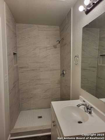 Image 6 of 13 For 235 Bee St  