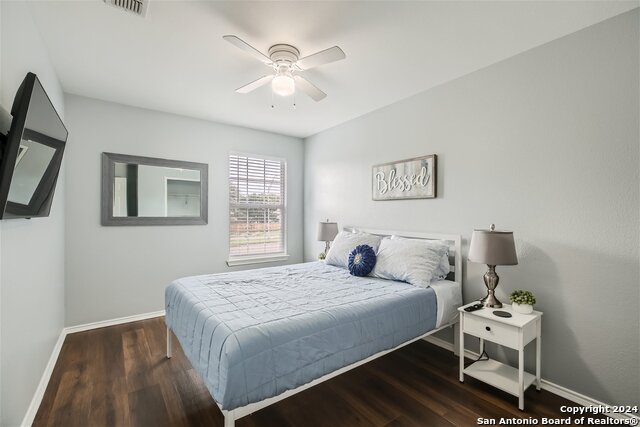 Listing photo id 9 for 9530 Swans Crossing