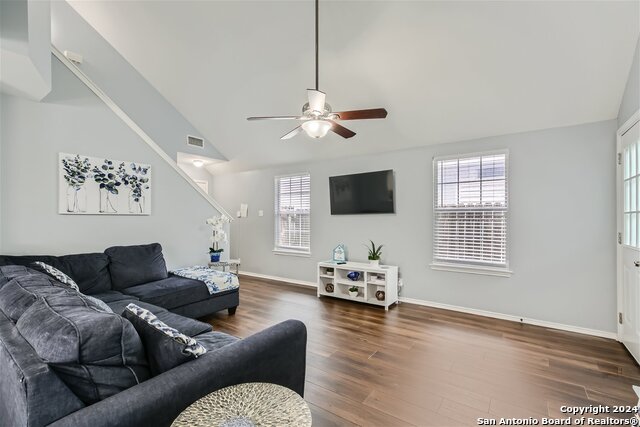 Listing photo id 15 for 9530 Swans Crossing