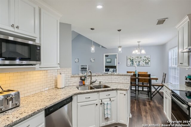 Listing photo id 4 for 9530 Swans Crossing