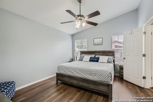 Listing photo id 5 for 9530 Swans Crossing