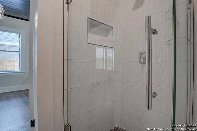 Image 20 of 24 For 1413 Burnet