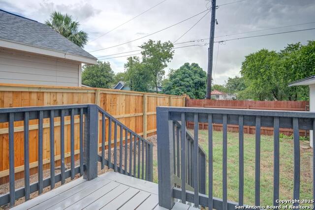 Image 23 of 24 For 1413 Burnet