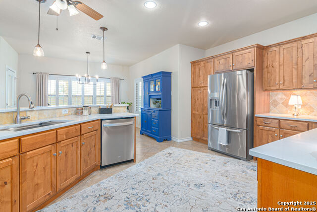 Listing photo id 10 for 170 Castle Breeze