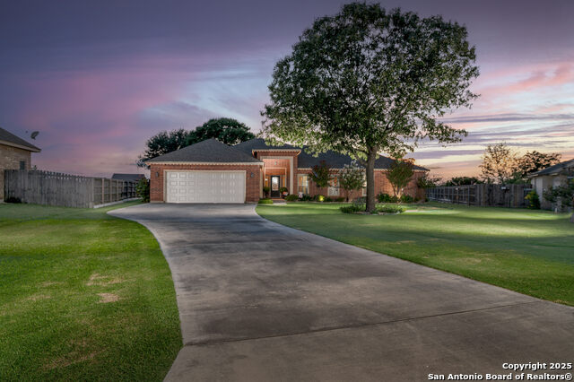 Listing photo id 1 for 170 Castle Breeze