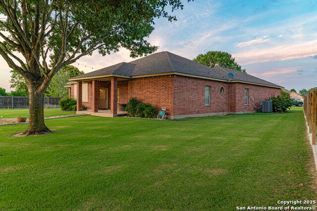 Listing photo id 32 for 170 Castle Breeze