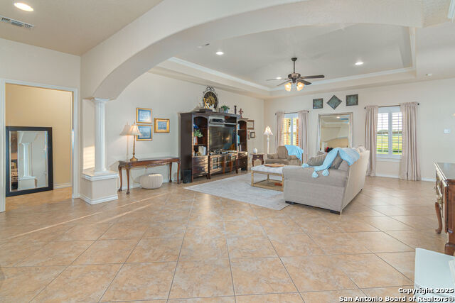 Listing photo id 3 for 170 Castle Breeze