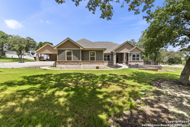 Details for 207 Champions, La Vernia, TX 78121