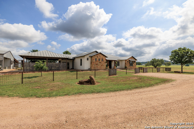 Image 31 of 50 For 5686 Ranch Rd 1631