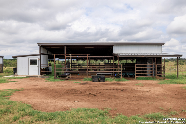 Image 36 of 50 For 5686 Ranch Rd 1631