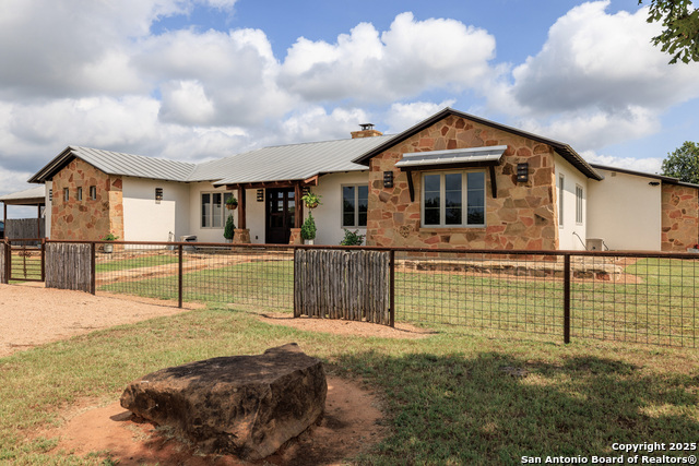 Image 4 of 50 For 5686 Ranch Rd 1631