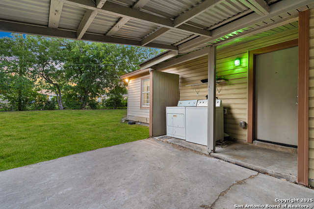 Image 14 of 16 For 835 Deely  
