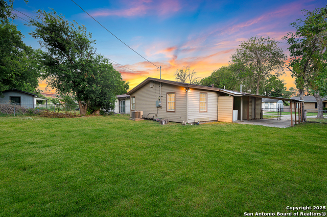 Image 15 of 16 For 835 Deely  