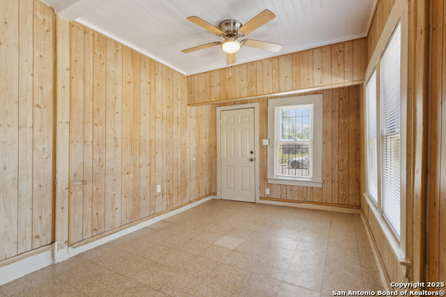 Image 10 of 32 For 2121 San Fernando