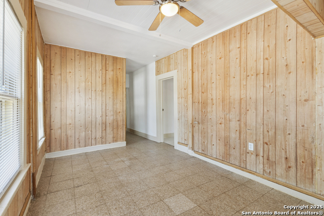 Image 11 of 32 For 2121 San Fernando