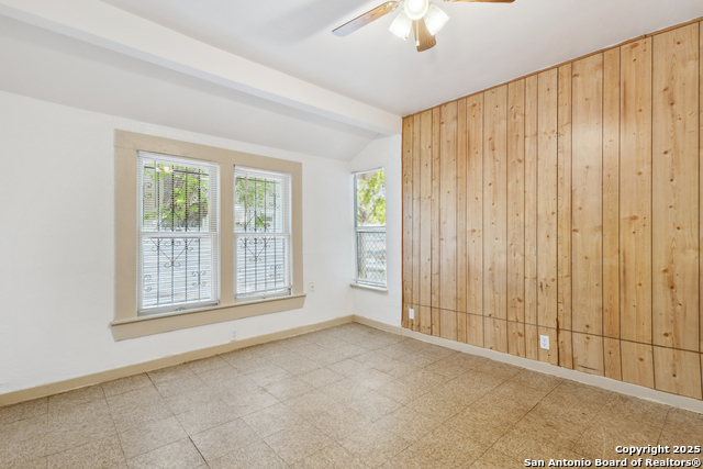 Image 17 of 32 For 2121 San Fernando