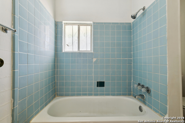 Image 19 of 32 For 2121 San Fernando
