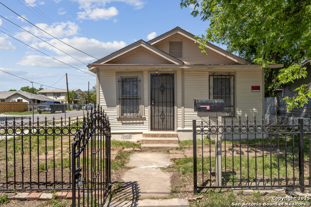 Image 2 of 32 For 2121 San Fernando