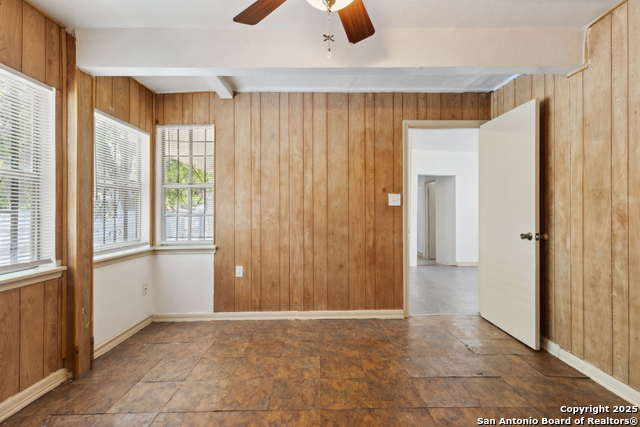 Image 28 of 32 For 2121 San Fernando