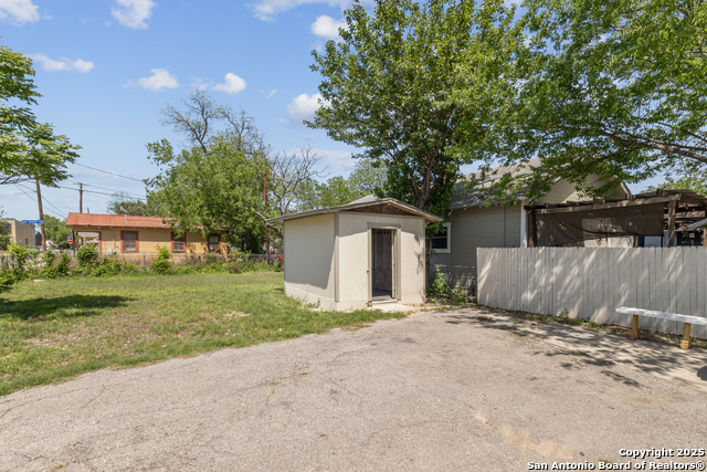 Image 9 of 32 For 2121 San Fernando