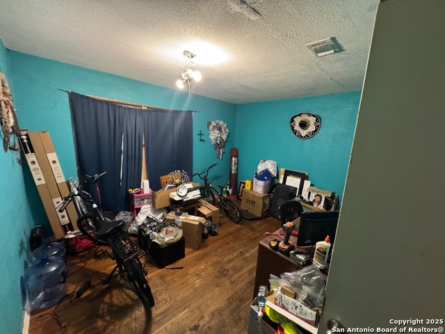Image 15 of 23 For 257 Glenoak  