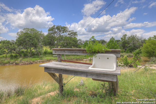 Listing photo id 98 for 1514 Fm 1376