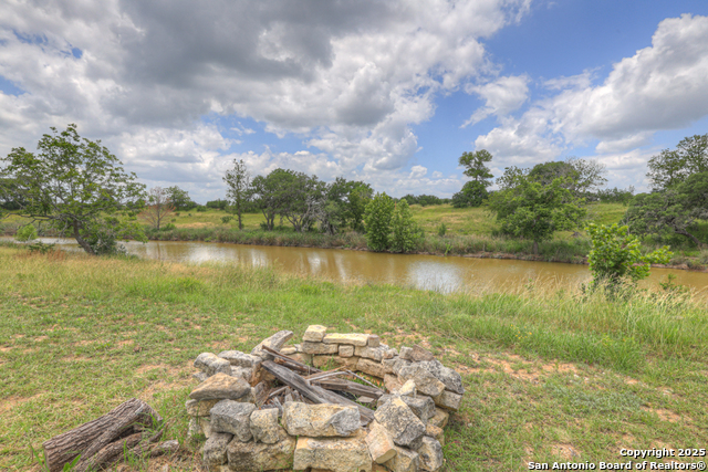 Listing photo id 99 for 1514 Fm 1376