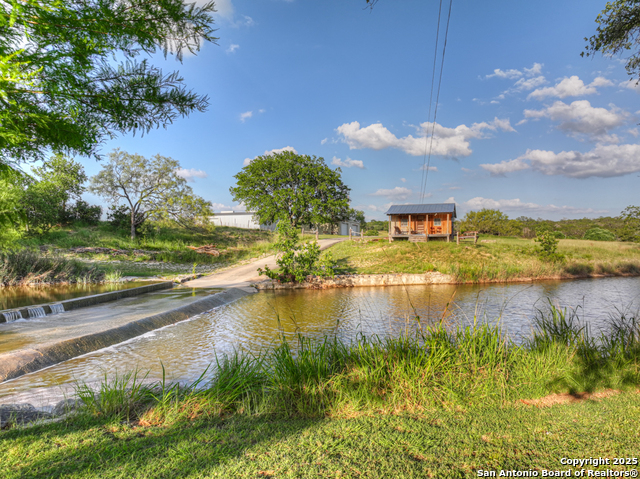 Listing photo id 101 for 1514 Fm 1376