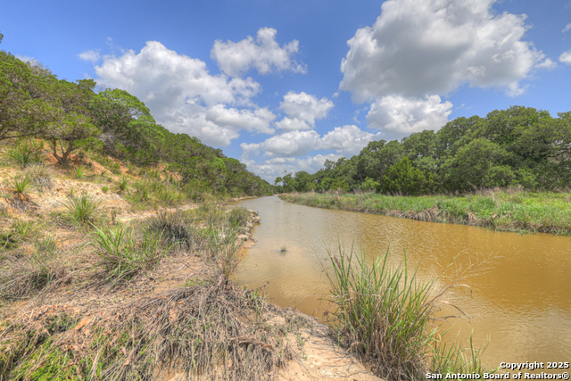 Listing photo id 102 for 1514 Fm 1376