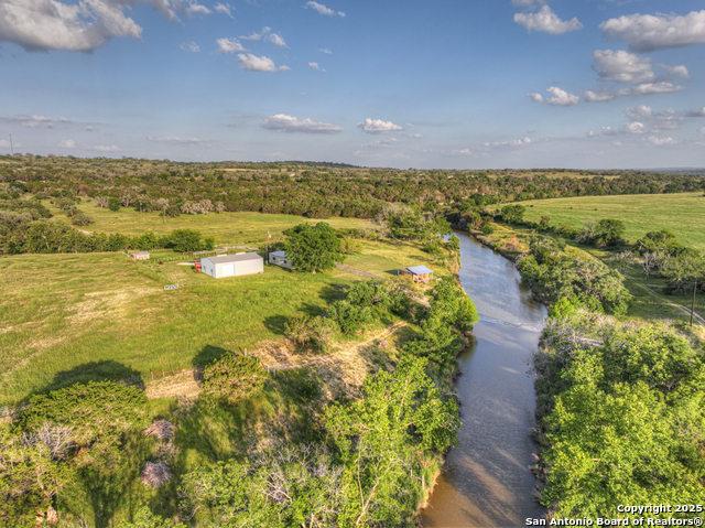 Listing photo id 103 for 1514 Fm 1376