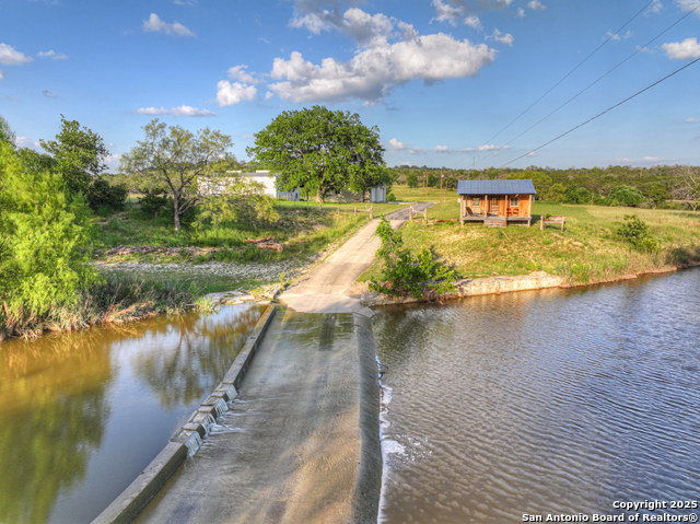 Listing photo id 105 for 1514 Fm 1376