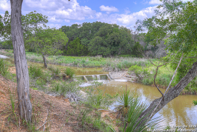 Listing photo id 106 for 1514 Fm 1376