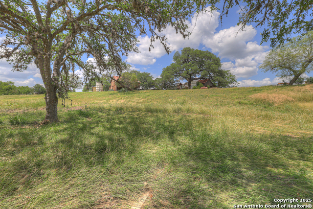 Listing photo id 109 for 1514 Fm 1376