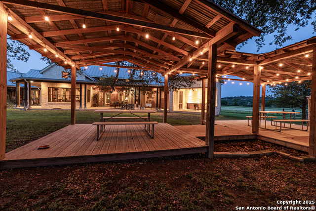 Listing photo id 112 for 1514 Fm 1376