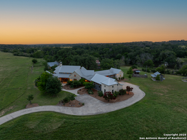 Listing photo id 114 for 1514 Fm 1376