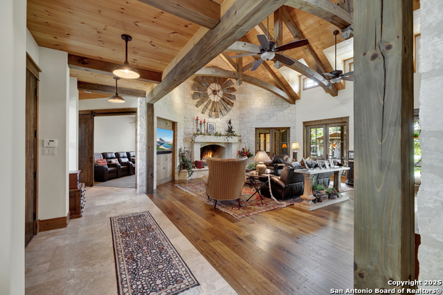 Listing photo id 19 for 1514 Fm 1376