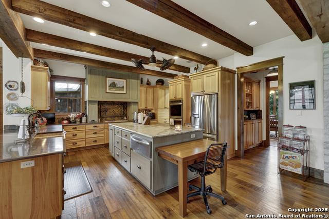 Listing photo id 24 for 1514 Fm 1376
