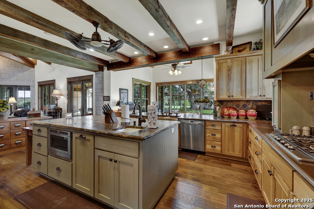 Listing photo id 25 for 1514 Fm 1376