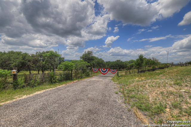 Listing photo id 1 for 1514 Fm 1376