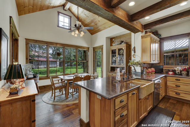 Listing photo id 29 for 1514 Fm 1376