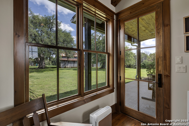 Listing photo id 41 for 1514 Fm 1376