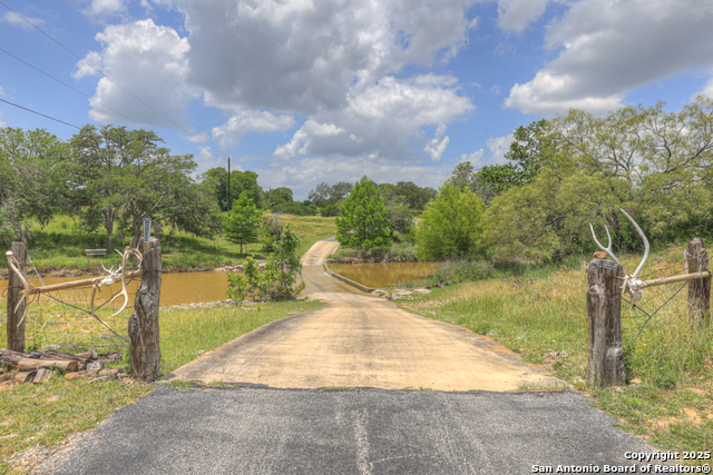 Listing photo id 4 for 1514 Fm 1376